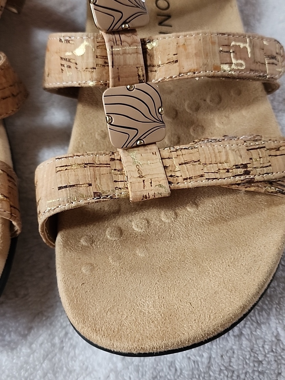 Vionic Amber Women's Cork-Textured Tan & Gold Sandals Size 9 Preowned - Picture 3 of 10